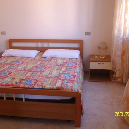 Appartamento Casa Roberta Villa San Pietro Esterno foto