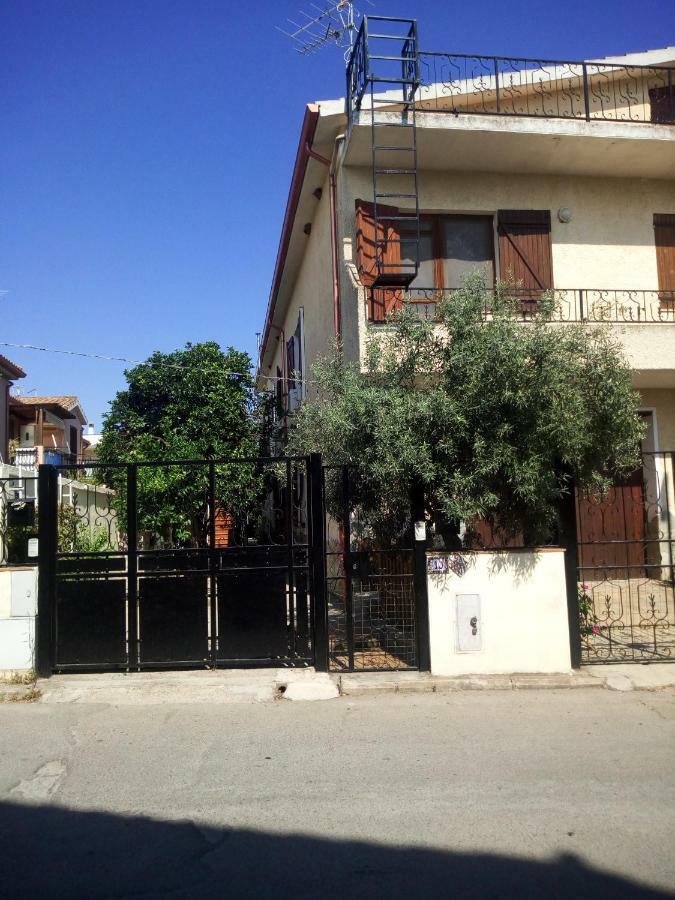 Appartamento Casa Roberta Villa San Pietro Esterno foto
